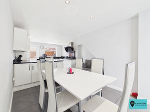 Kitchen/Diner - click for photo gallery